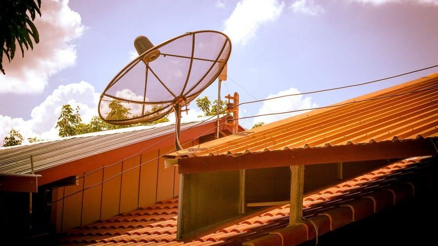 Cabled up antenna on rooftop