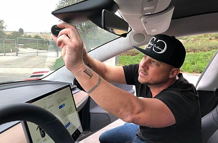 mounting dash cam in tesla